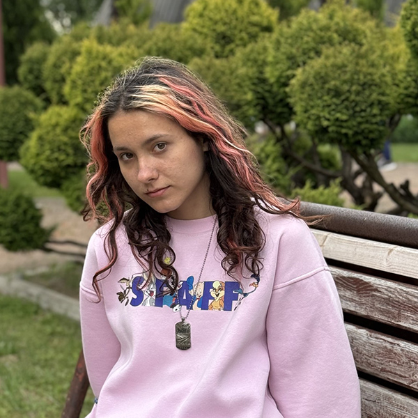 Flicka på barnläger i Ukraina